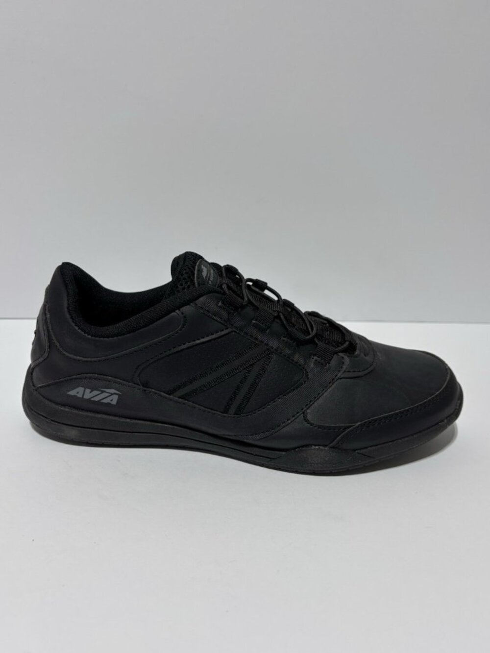 Avia Women’s Focus Black Slip-Resistant Sneakers, Size 9 Wide